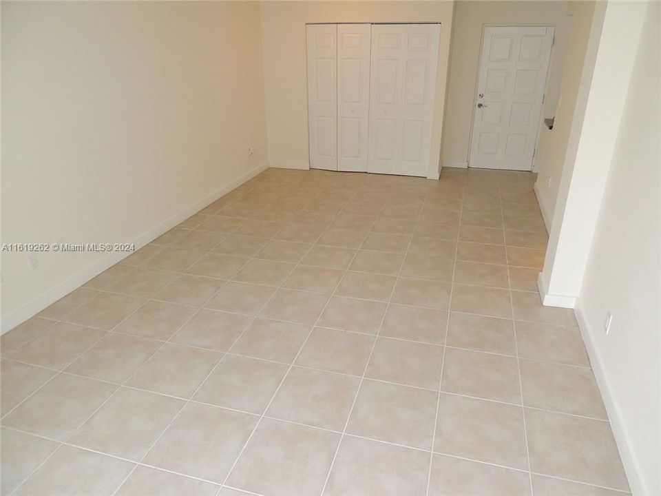 Recently Rented: $2,350 (1 beds, 1 baths, 723 Square Feet)