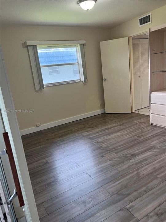 For Sale: $79,000 (1 beds, 1 baths, 726 Square Feet)