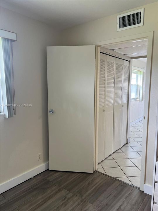 For Sale: $79,000 (1 beds, 1 baths, 726 Square Feet)