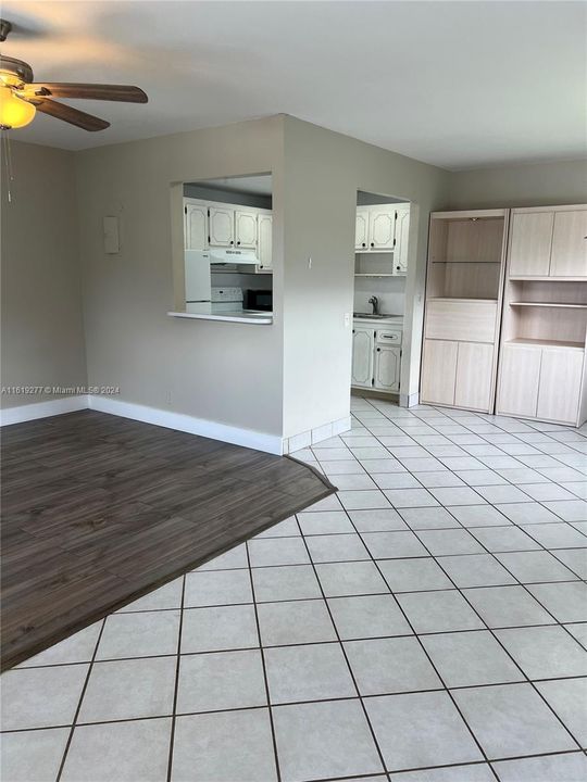 For Sale: $79,000 (1 beds, 1 baths, 726 Square Feet)