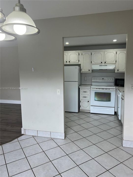 For Sale: $79,000 (1 beds, 1 baths, 726 Square Feet)