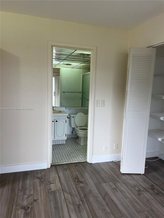 For Sale: $79,000 (1 beds, 1 baths, 726 Square Feet)