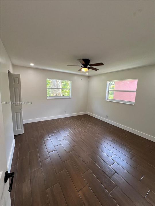 Recently Rented: $3,000 (3 beds, 2 baths, 1162 Square Feet)