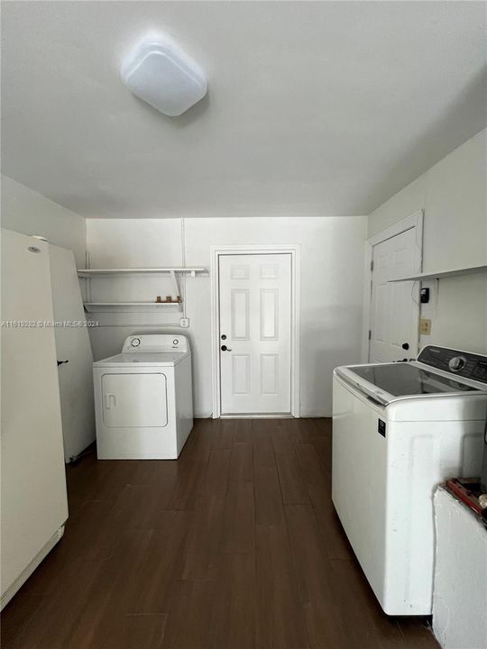 Recently Rented: $3,000 (3 beds, 2 baths, 1162 Square Feet)