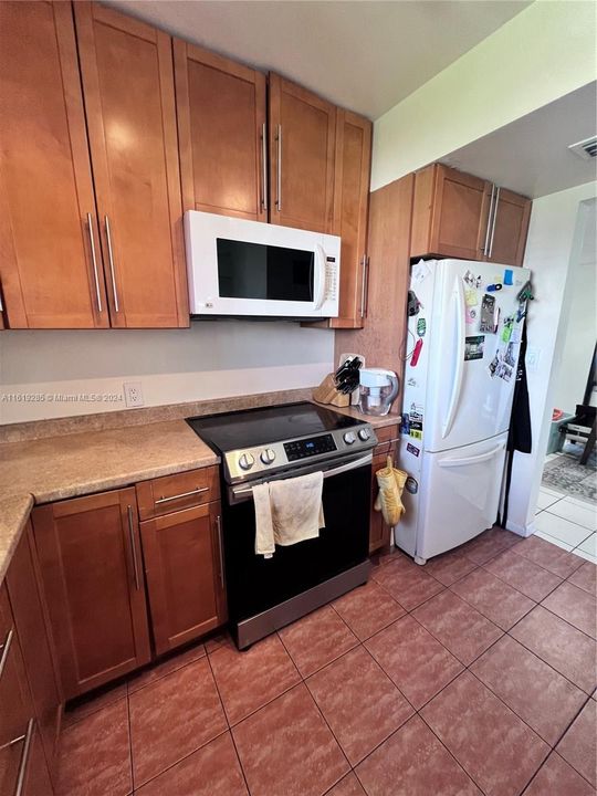 Recently Rented: $2,850 (2 beds, 2 baths, 966 Square Feet)