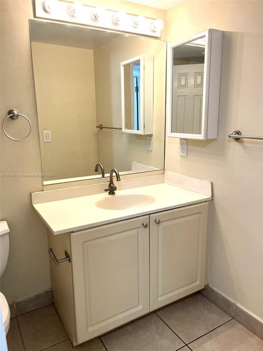 Recently Rented: $1,800 (1 beds, 1 baths, 760 Square Feet)