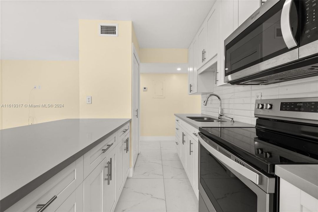 Recently Rented: $2,475 (2 beds, 1 baths, 777 Square Feet)