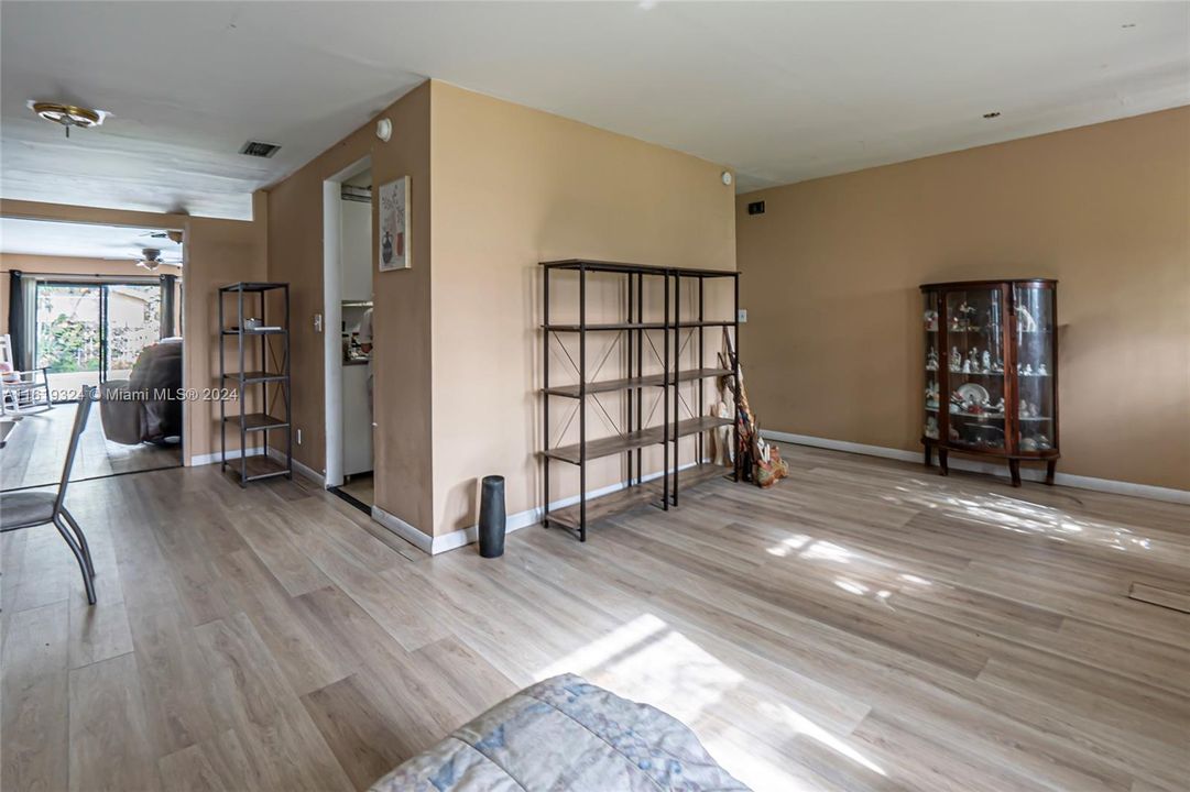 For Sale: $700,000 (4 beds, 2 baths, 2087 Square Feet)