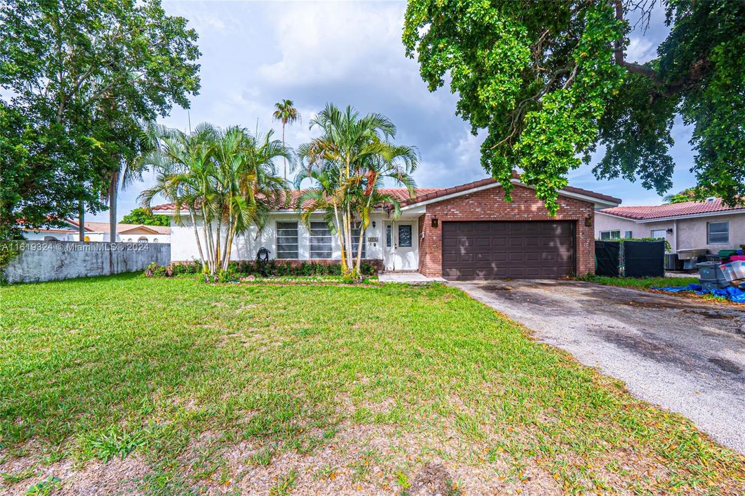 For Sale: $700,000 (4 beds, 2 baths, 2087 Square Feet)