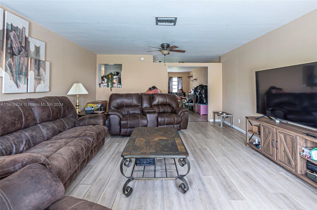 For Sale: $700,000 (4 beds, 2 baths, 2087 Square Feet)