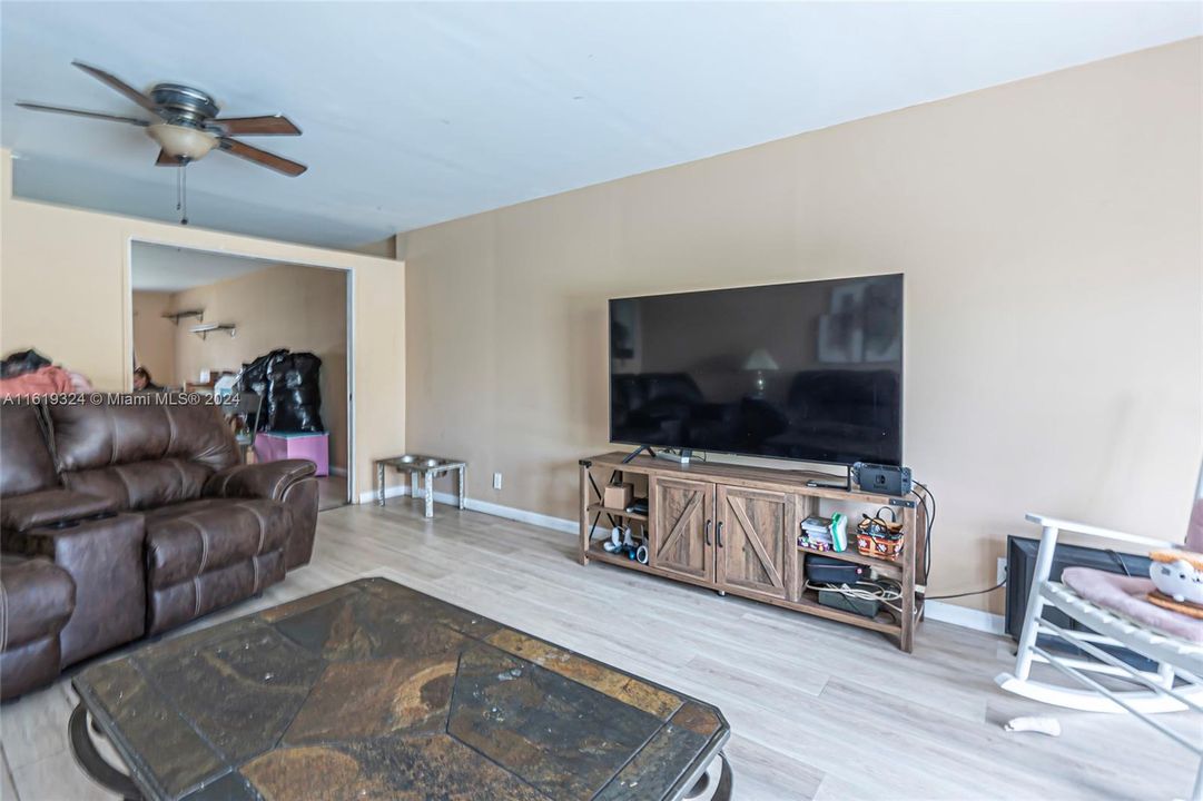 For Sale: $700,000 (4 beds, 2 baths, 2087 Square Feet)