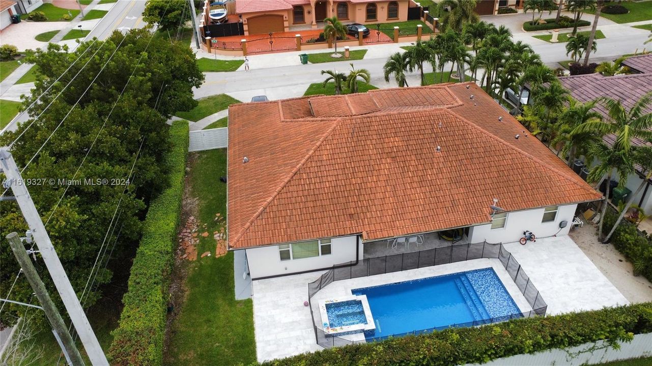 Vendido Recientemente: $950,000 (4 camas, 3 baños, 2586 Pies cuadrados)