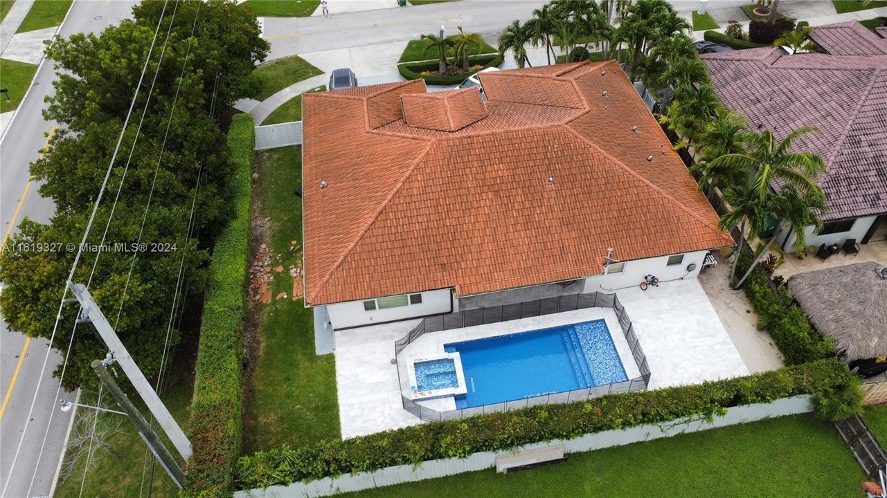 Vendido Recientemente: $950,000 (4 camas, 3 baños, 2586 Pies cuadrados)