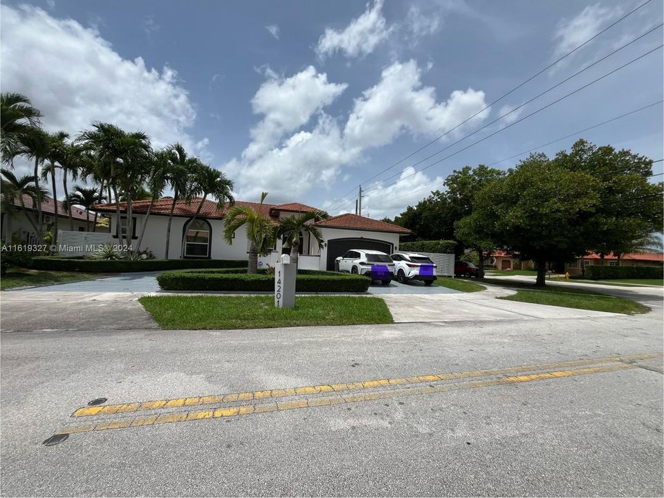 Recently Sold: $950,000 (4 beds, 3 baths, 2586 Square Feet)