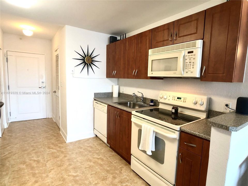 Recently Rented: $1,798 (0 beds, 1 baths, 594 Square Feet)