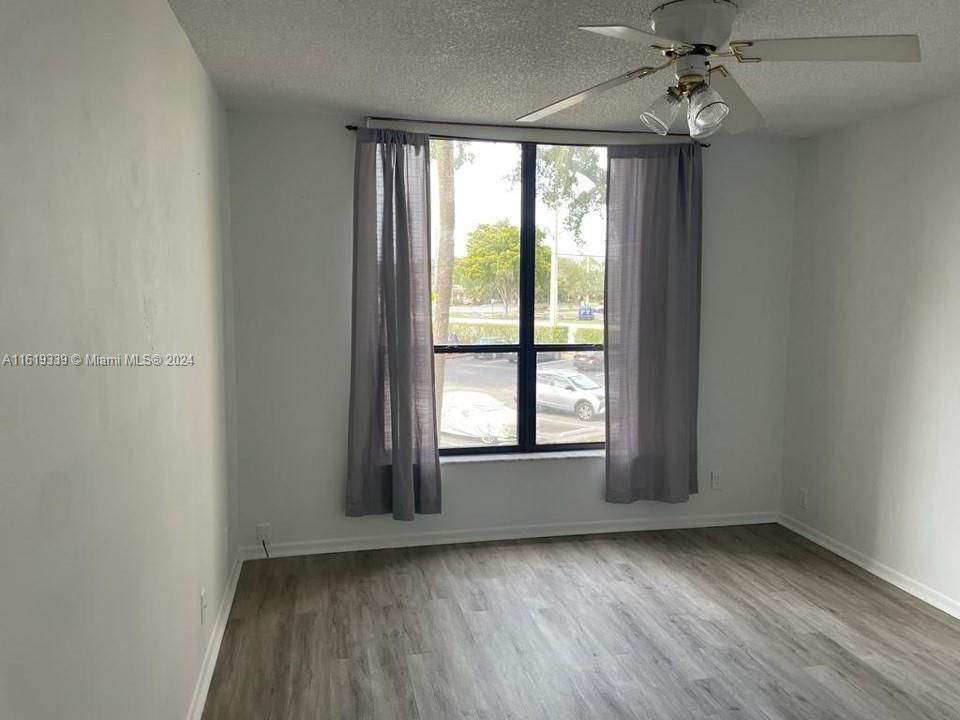 Recently Rented: $1,800 (2 beds, 2 baths, 1040 Square Feet)