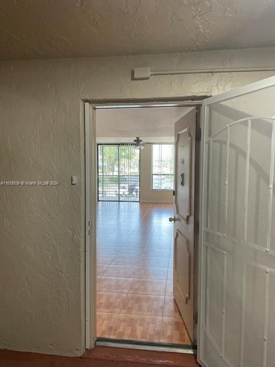 Recently Rented: $1,800 (2 beds, 2 baths, 1040 Square Feet)