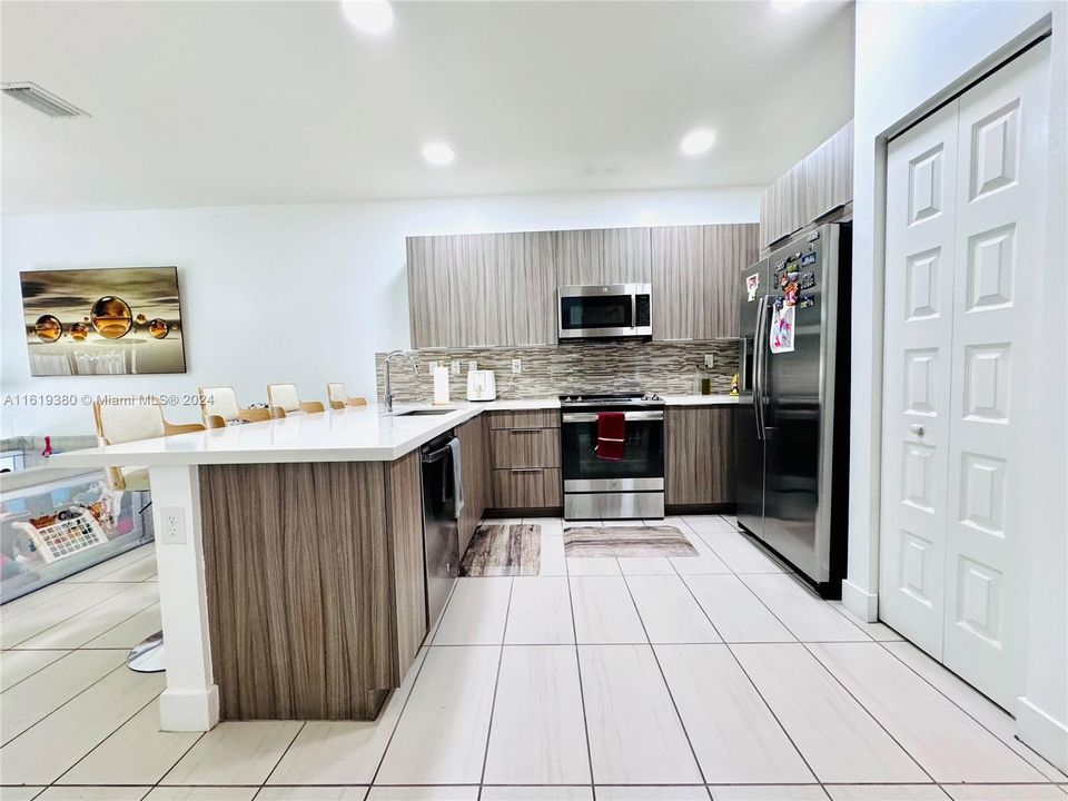 Recently Rented: $4,000 (3 beds, 2 baths, 1757 Square Feet)