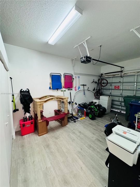 Recently Rented: $4,000 (3 beds, 2 baths, 1757 Square Feet)