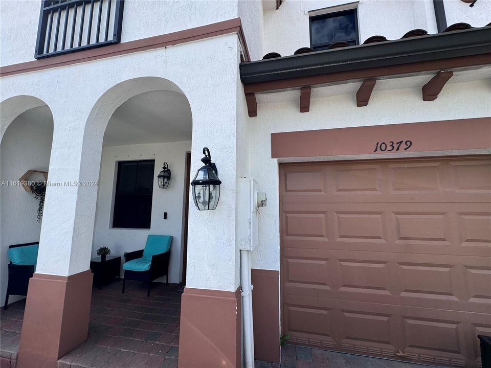 Recently Rented: $4,000 (3 beds, 2 baths, 1757 Square Feet)