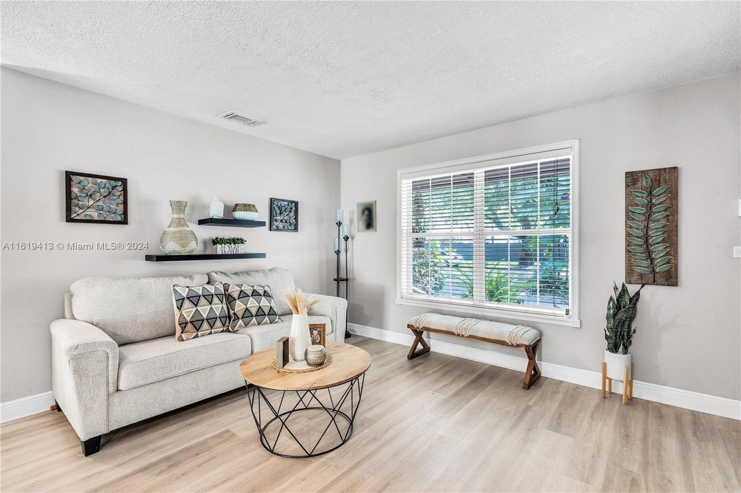 Recently Sold: $750,000 (3 beds, 2 baths, 1482 Square Feet)