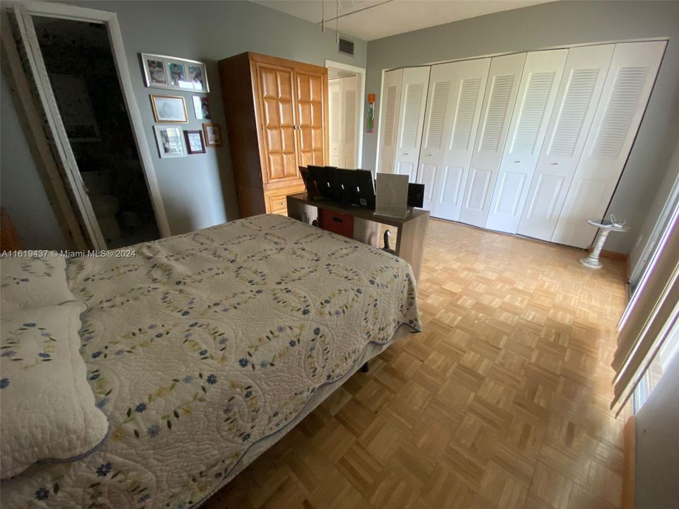 For Sale: $95,000 (1 beds, 1 baths, 720 Square Feet)