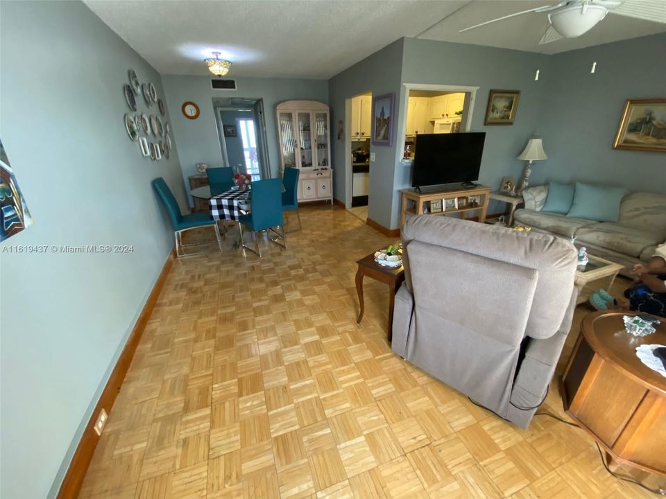 For Sale: $95,000 (1 beds, 1 baths, 720 Square Feet)