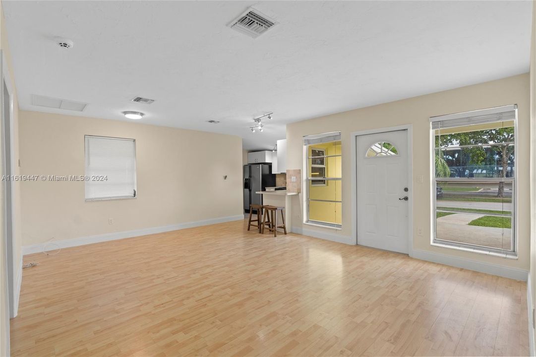 Recently Sold: $459,900 (3 beds, 1 baths, 1172 Square Feet)