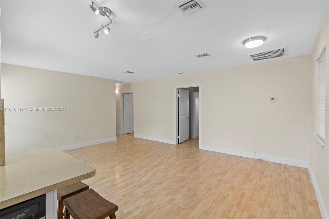 Recently Sold: $459,900 (3 beds, 1 baths, 1172 Square Feet)