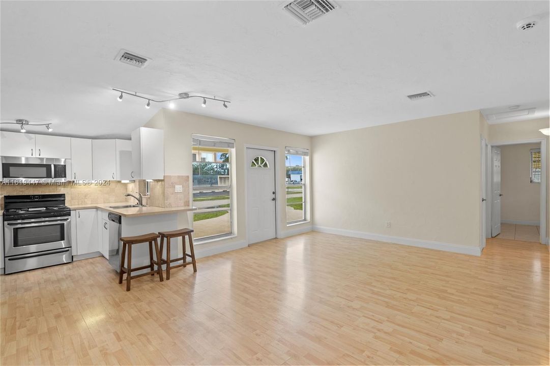 Recently Sold: $459,900 (3 beds, 1 baths, 1172 Square Feet)