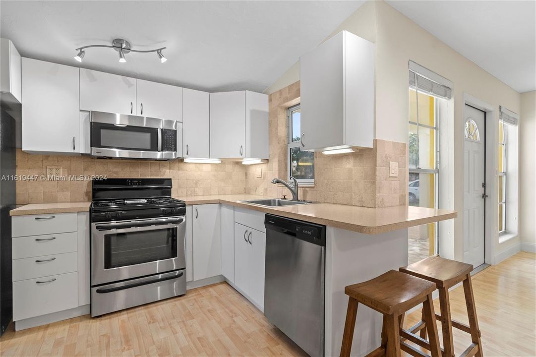 Recently Sold: $459,900 (3 beds, 1 baths, 1172 Square Feet)