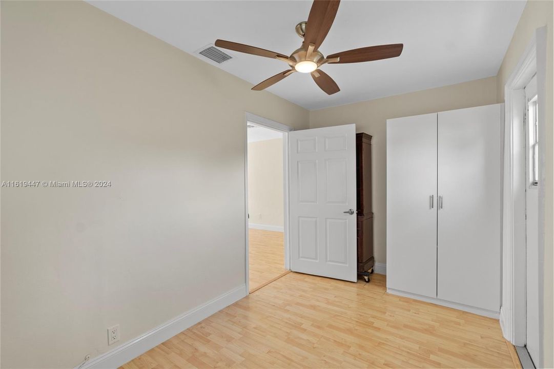 Recently Sold: $459,900 (3 beds, 1 baths, 1172 Square Feet)