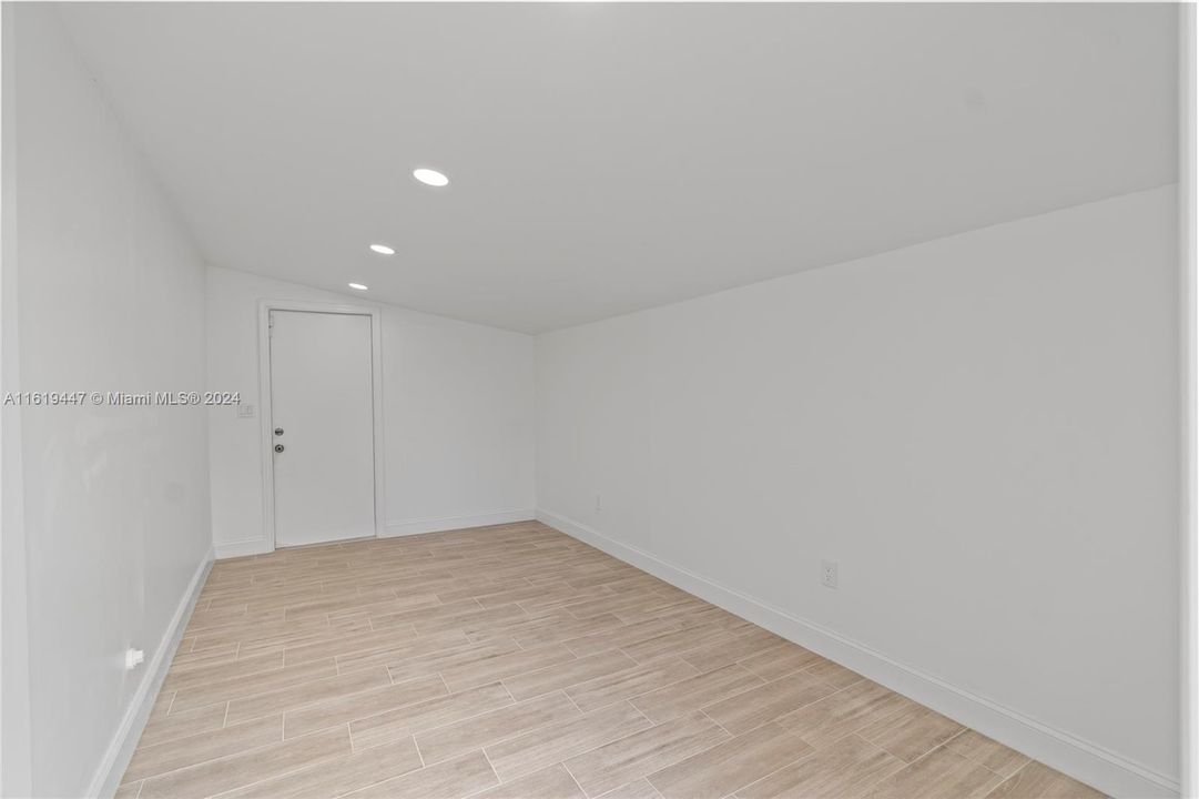 Recently Sold: $459,900 (3 beds, 1 baths, 1172 Square Feet)