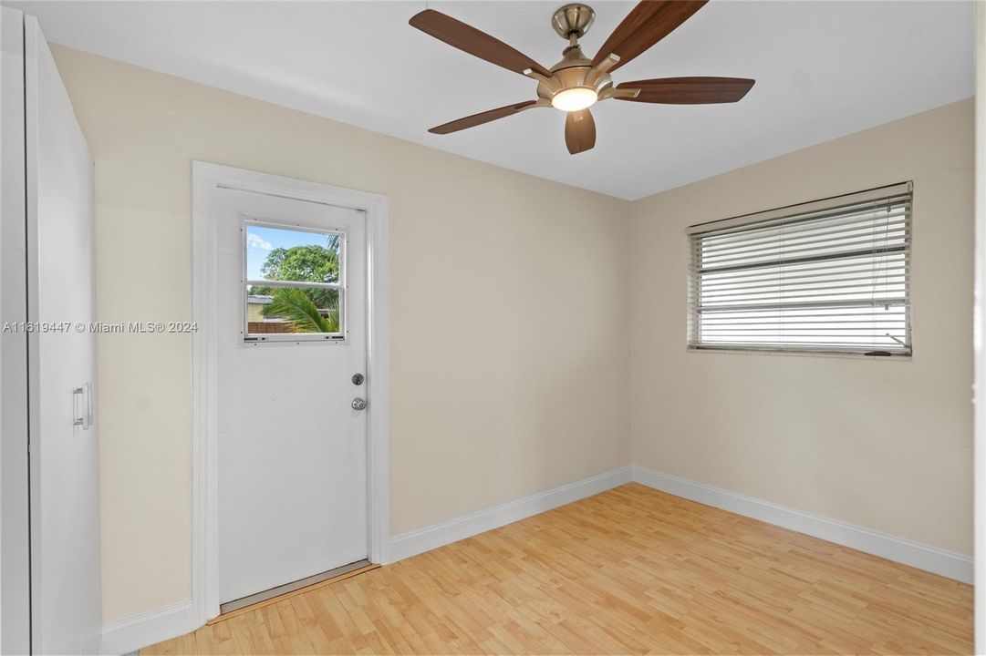 Recently Sold: $459,900 (3 beds, 1 baths, 1172 Square Feet)