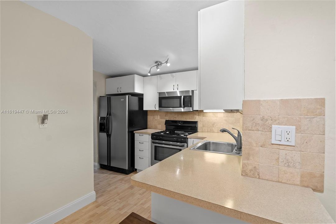 Recently Sold: $459,900 (3 beds, 1 baths, 1172 Square Feet)