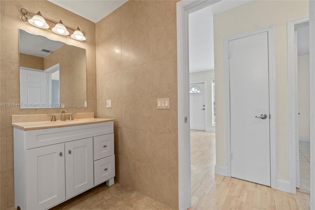 Recently Sold: $459,900 (3 beds, 1 baths, 1172 Square Feet)