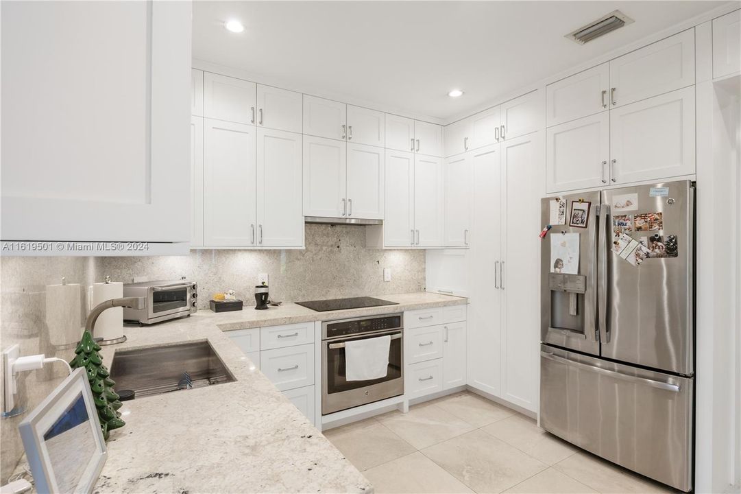 Recently Rented: $6,500 (4 beds, 4 baths, 2615 Square Feet)