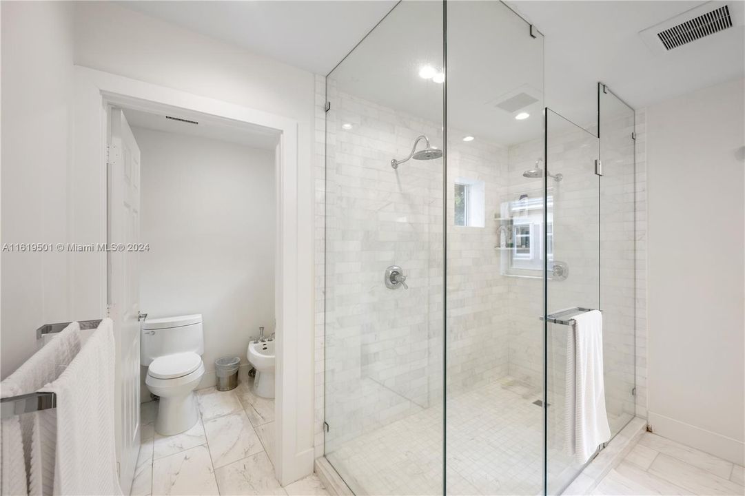 Recently Rented: $6,500 (4 beds, 4 baths, 2615 Square Feet)