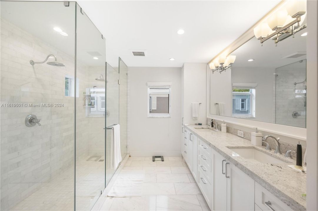 Recently Rented: $6,500 (4 beds, 4 baths, 2615 Square Feet)