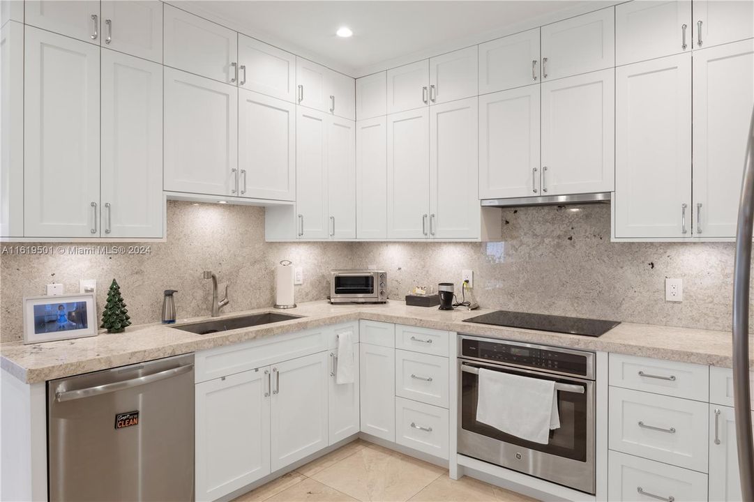 Recently Rented: $6,500 (4 beds, 4 baths, 2615 Square Feet)