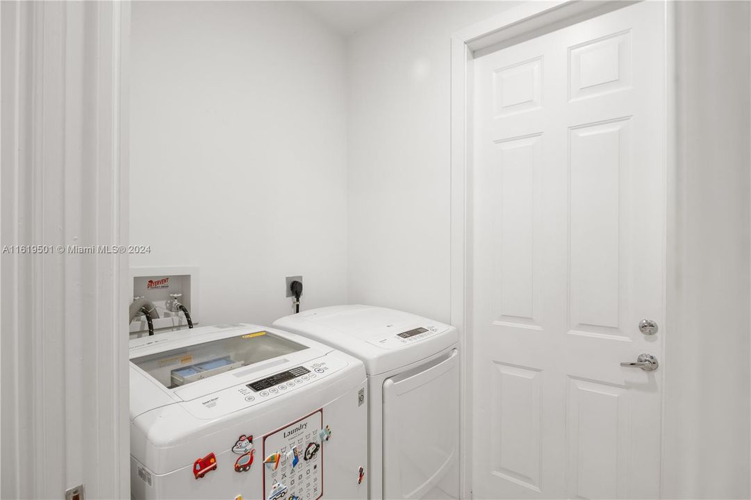 Recently Rented: $6,500 (4 beds, 4 baths, 2615 Square Feet)