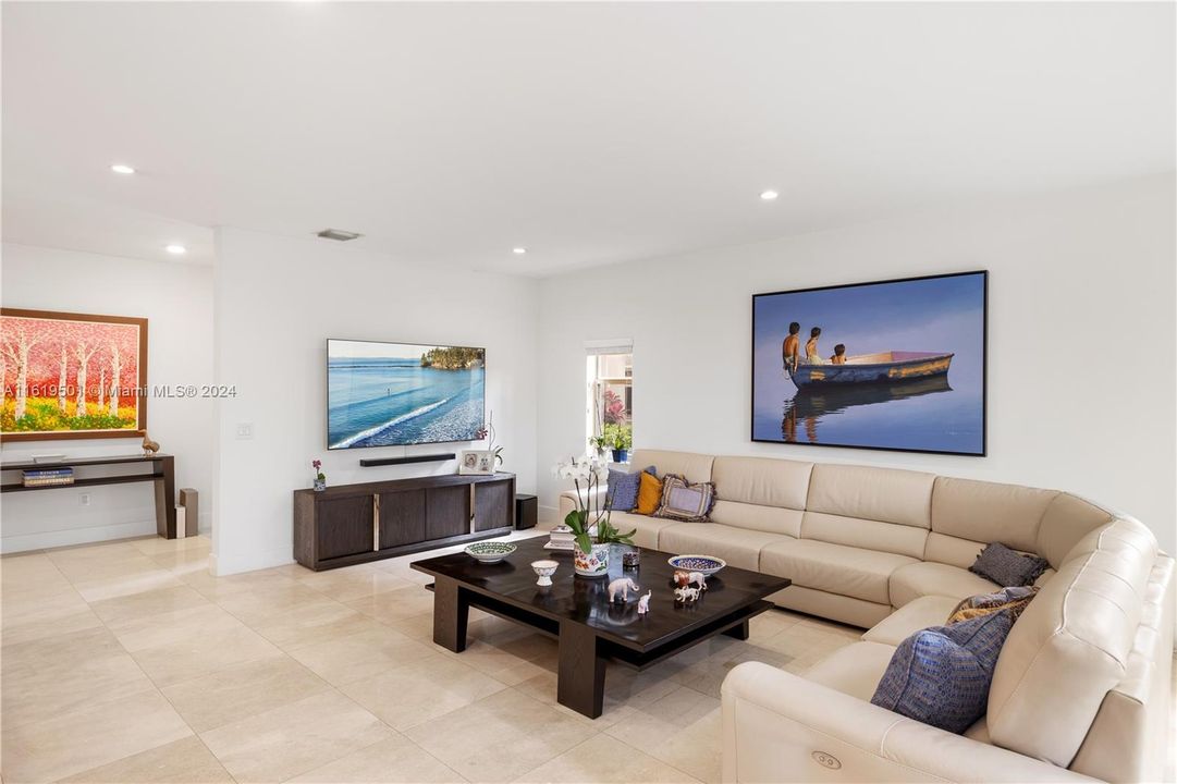 Recently Rented: $6,500 (4 beds, 4 baths, 2615 Square Feet)