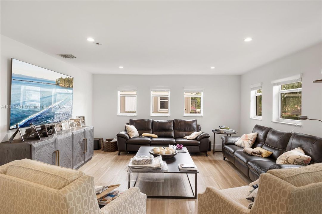 Recently Rented: $6,500 (4 beds, 4 baths, 2615 Square Feet)