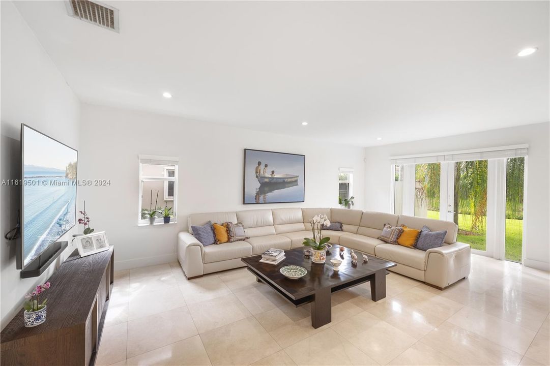 Recently Rented: $6,500 (4 beds, 4 baths, 2615 Square Feet)