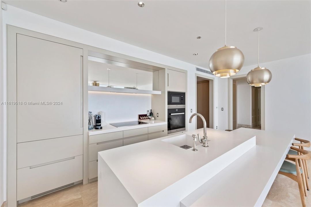 Recently Sold: $8,250,000 (1 beds, 2 baths, 1823 Square Feet)