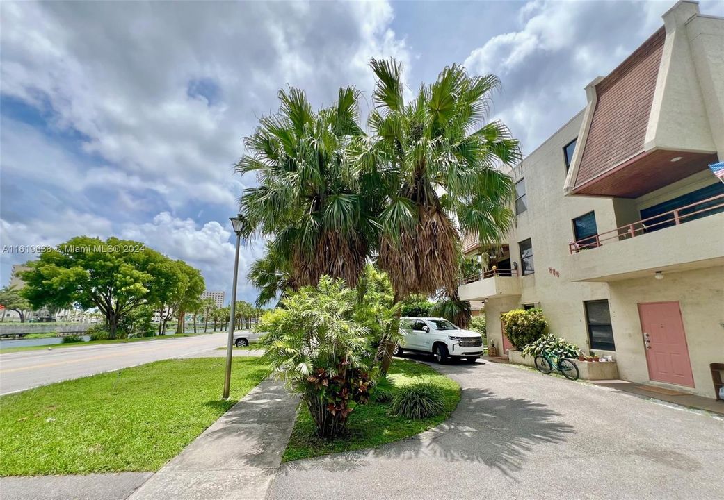 Recently Sold: $219,900 (1 beds, 1 baths, 643 Square Feet)