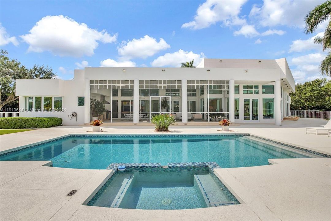 The northern exposure over the pool area provides a delightful soft light throughout the day.