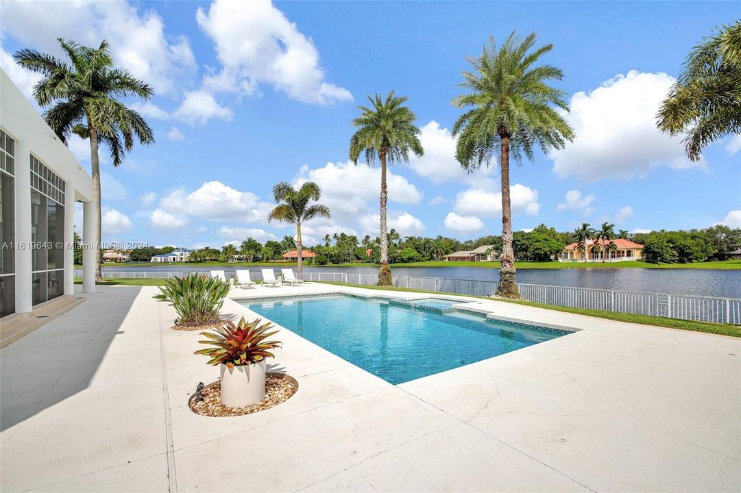 The northern exposure over the pool area provides a delightful soft light throughout the day.