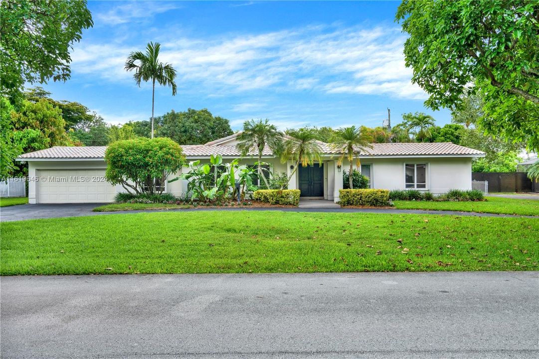 Active With Contract: $1,950,000 (4 beds, 3 baths, 2464 Square Feet)