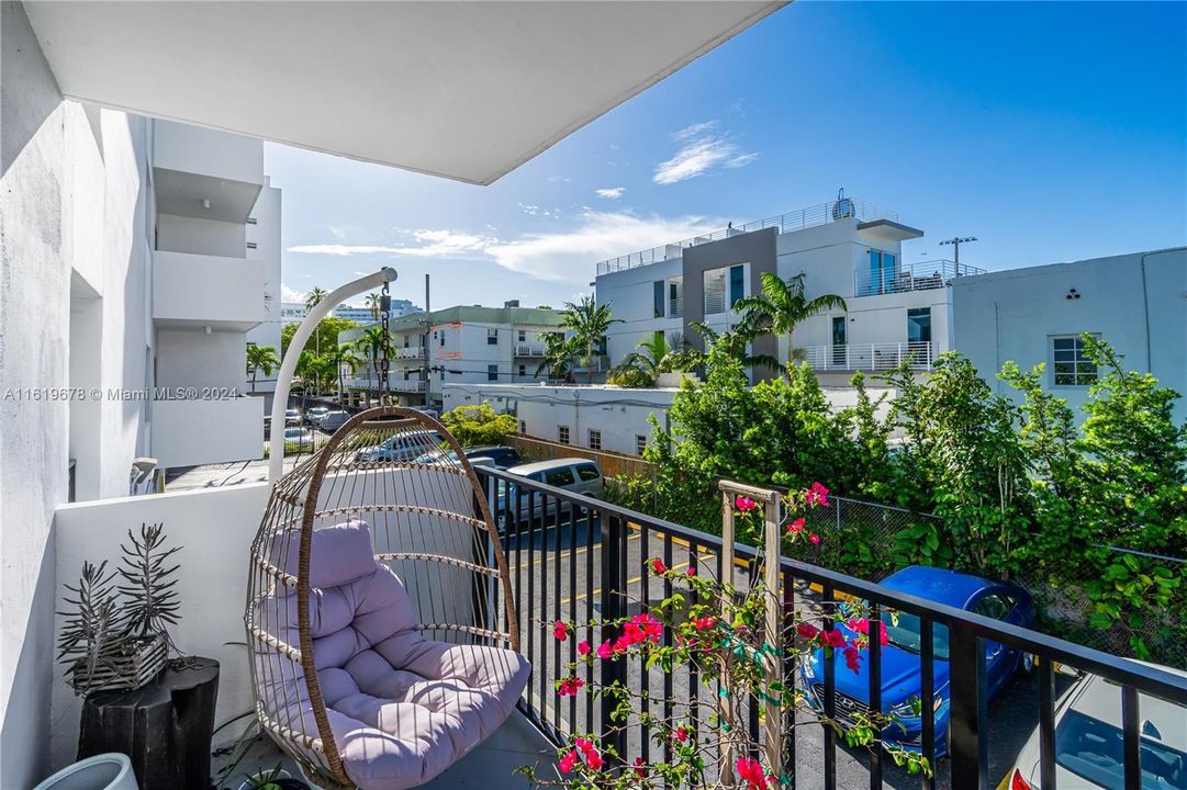 Recently Sold: $385,000 (1 beds, 1 baths, 814 Square Feet)